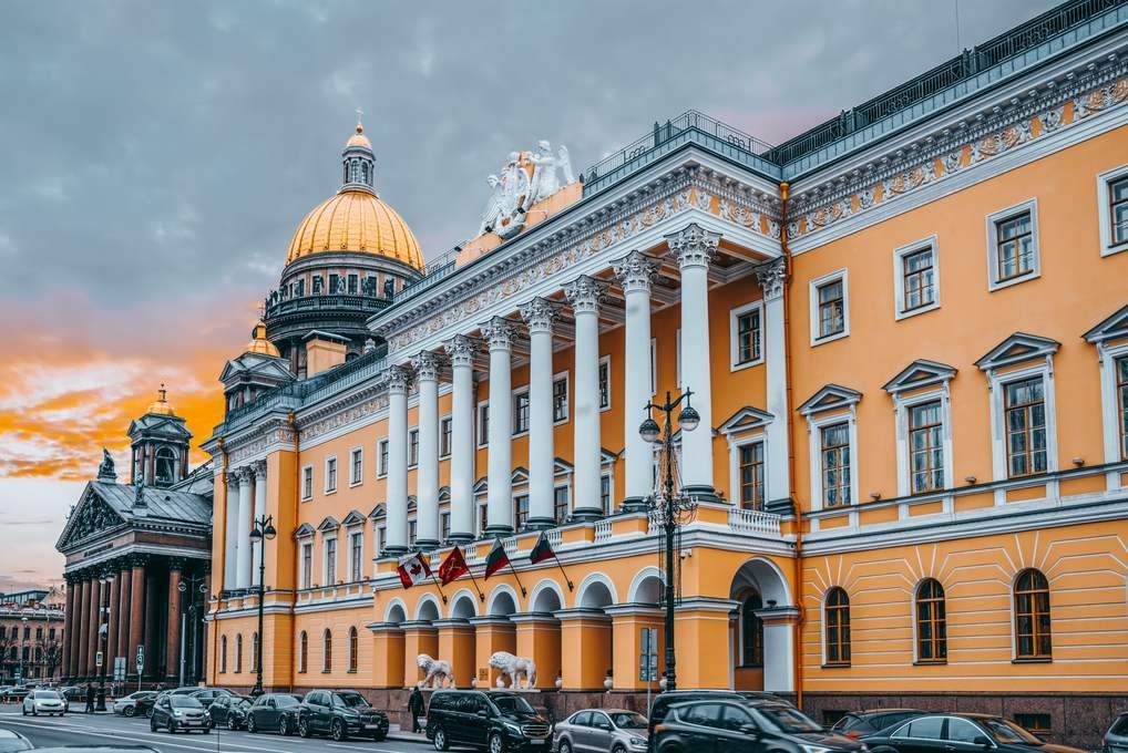 Мифы и легенды Петербурга: что скрывает город