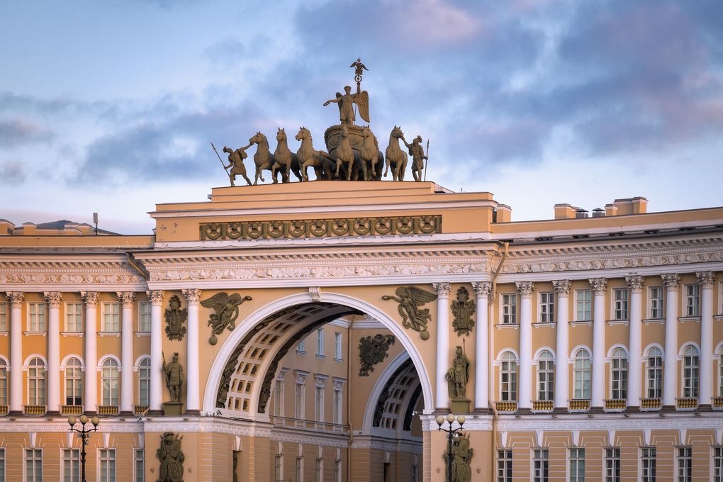Обзорная экскурсия по Санкт-Петербургу с Эрмитажем