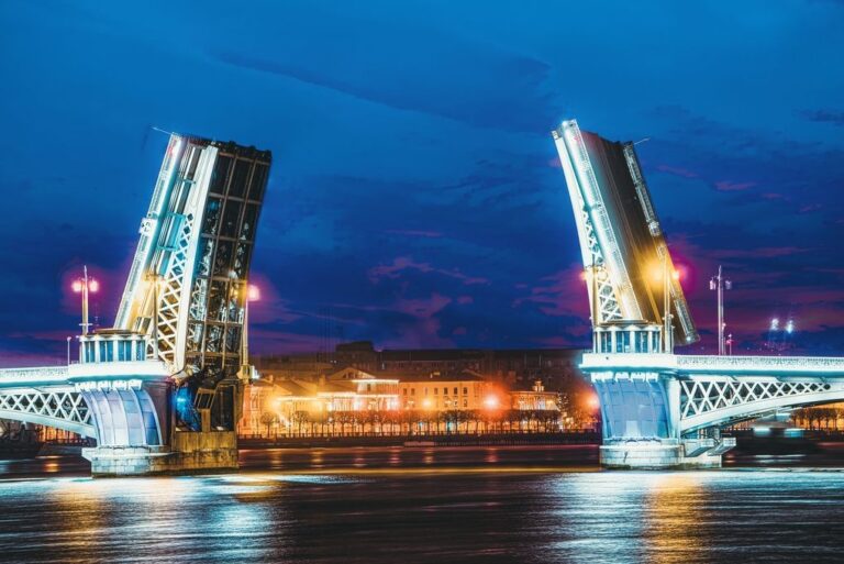 Ночная экскурсия на автобусе и теплоходе с Петропавловской крепостью