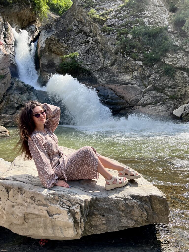 Хучнинский водопад, крепость семи братьев и экраноплан «Лунь»